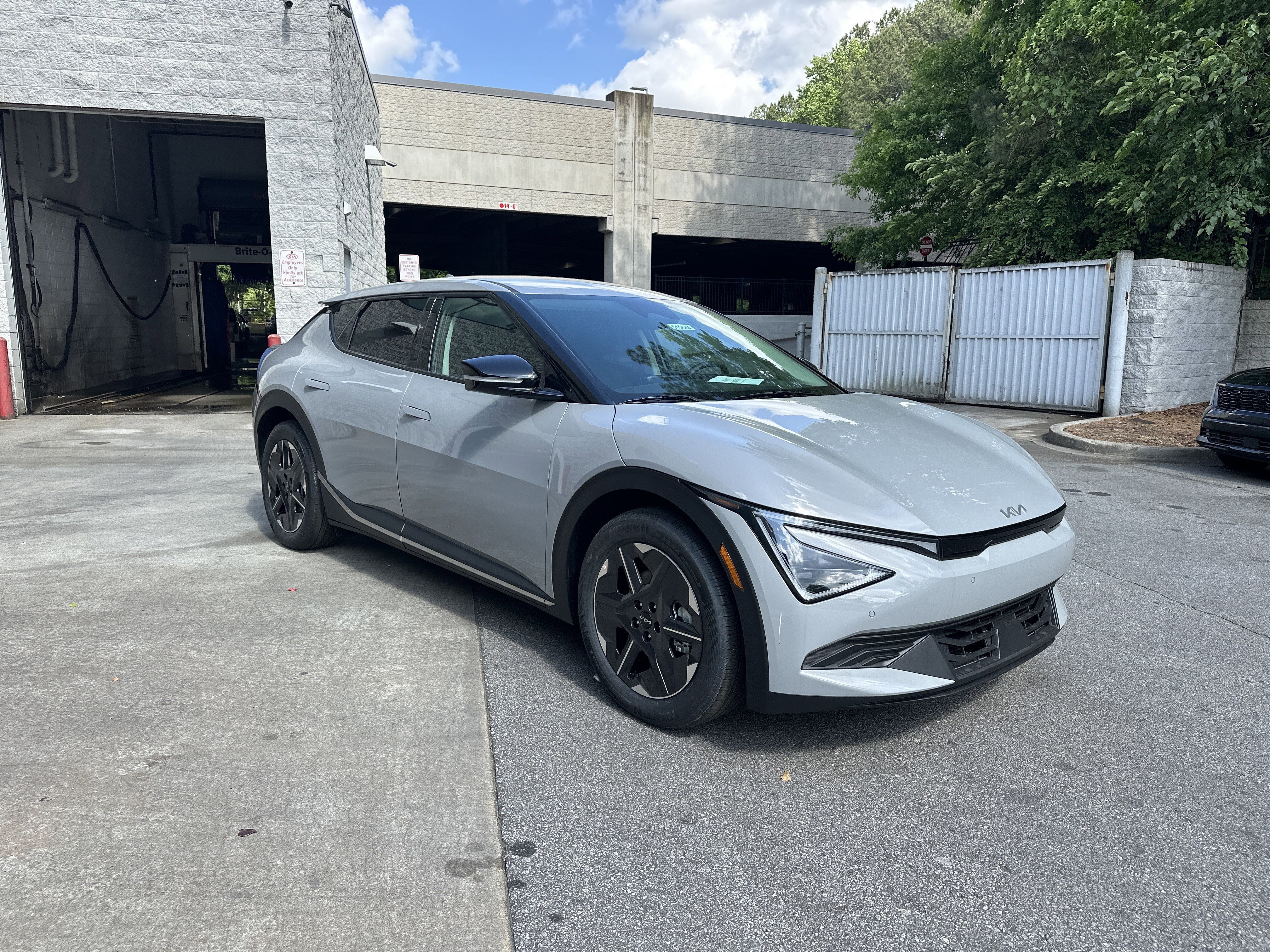 New 2026 Wolf Gray Kia LIGHT image 4