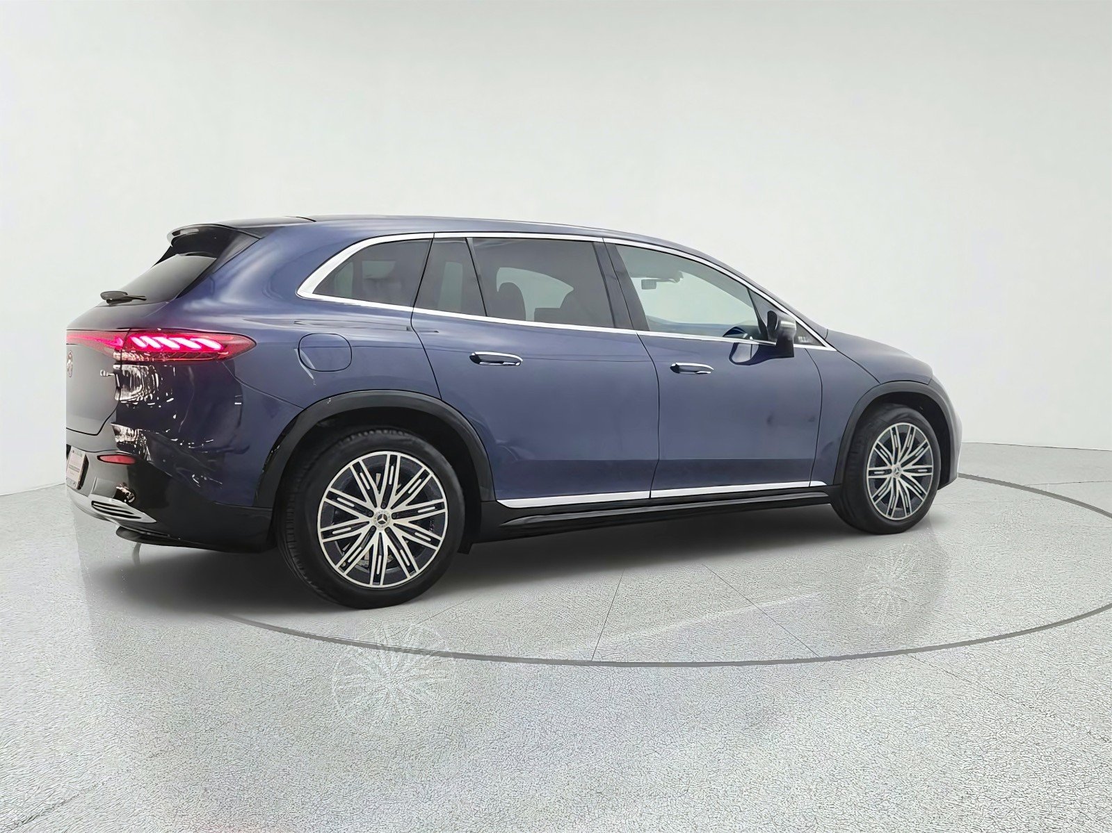 Used 2023 Twilight Blue Metallic Mercedes-Benz EQS 580 4MATIC® SUV image 5