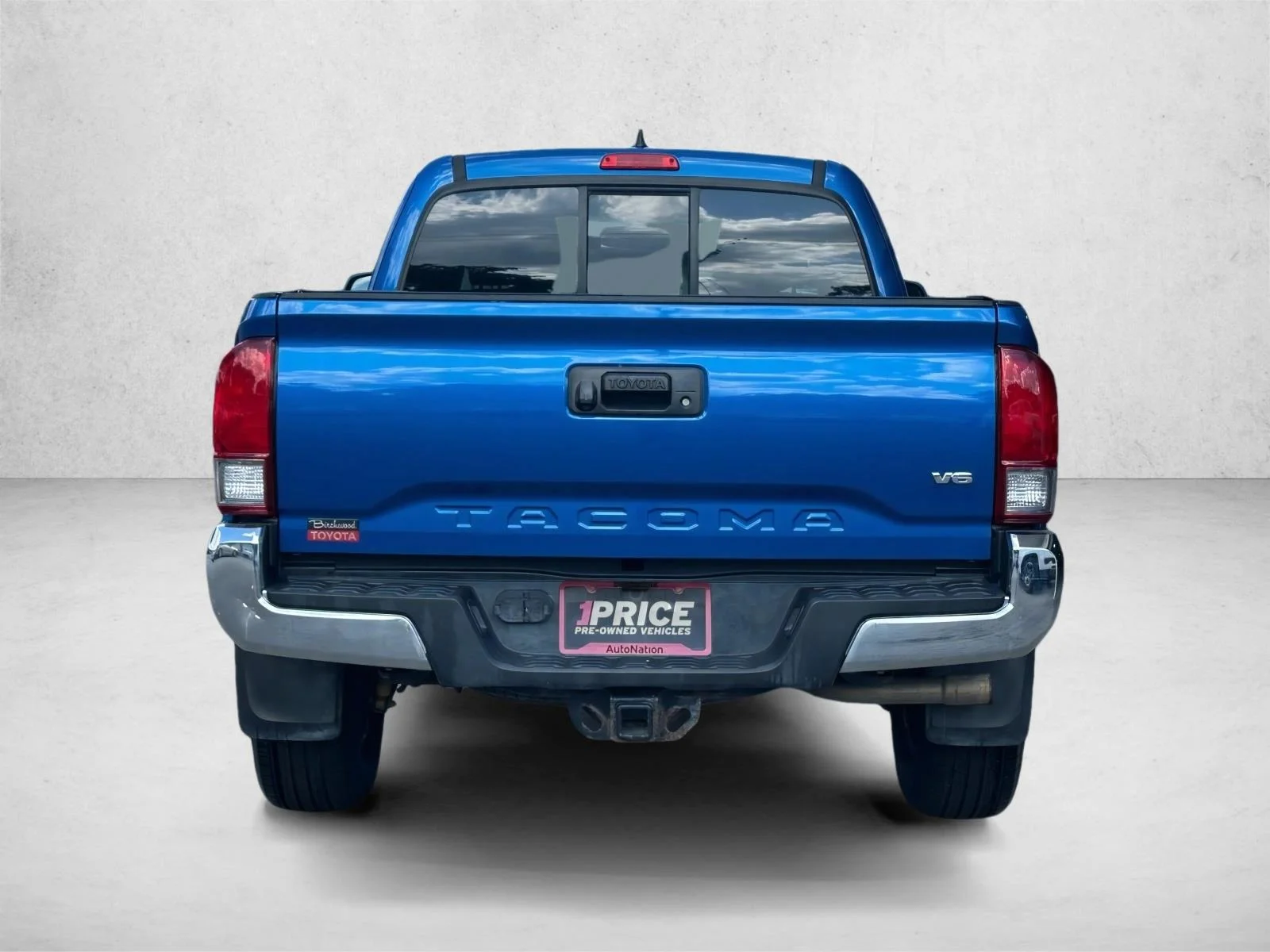 Used 2017 Blue Toyota SR5 image 7