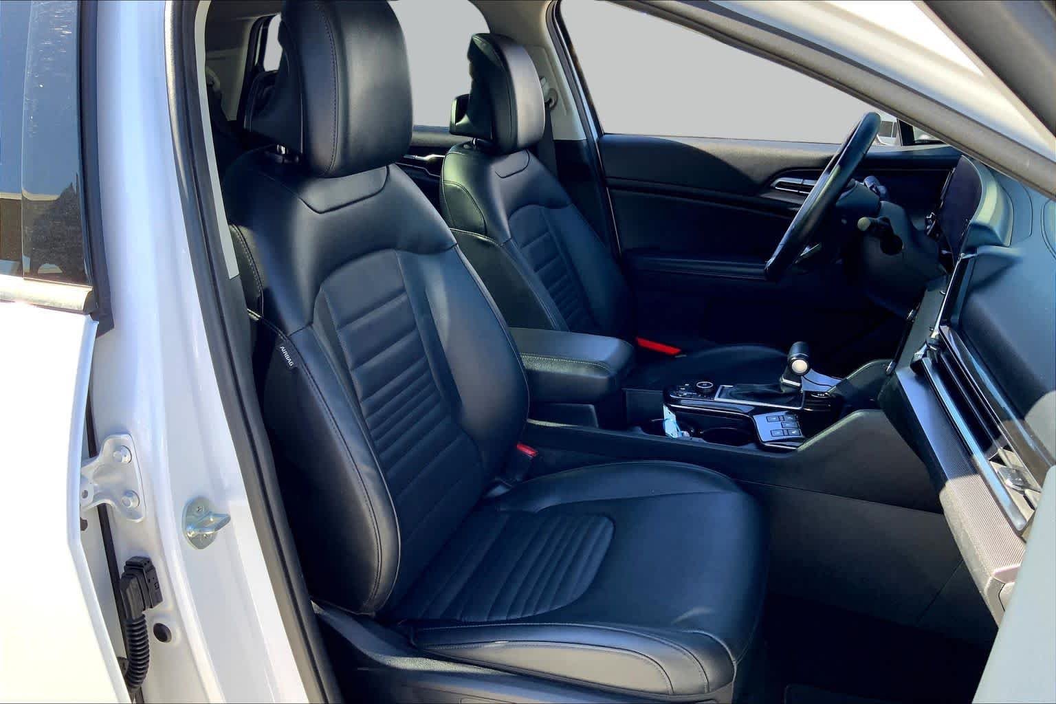 Used 2023 Glacial White Pearl Kia SX-Prestige image 13