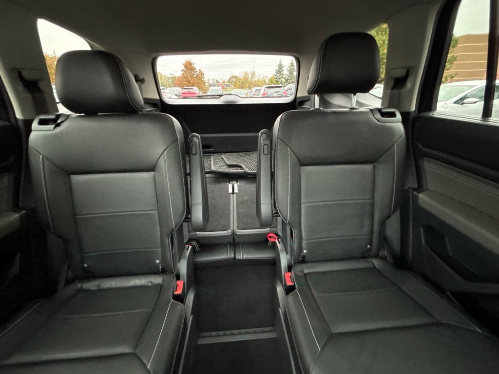 Used 2023  Volkswagen SEL image 32