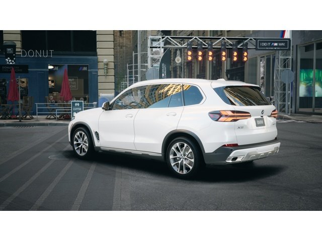 New 2026 Mineral White Metallic BMW xDrive40i image 2