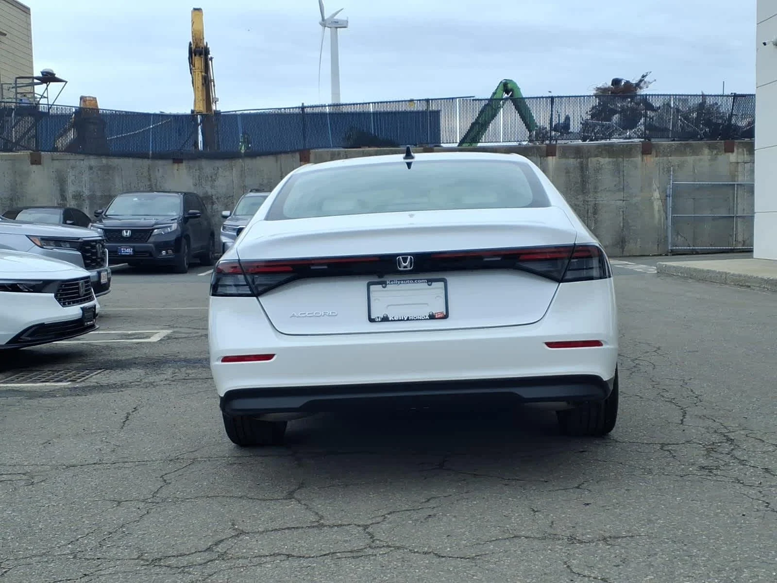 New 2026 Platinum White Pearl Honda SE image 4