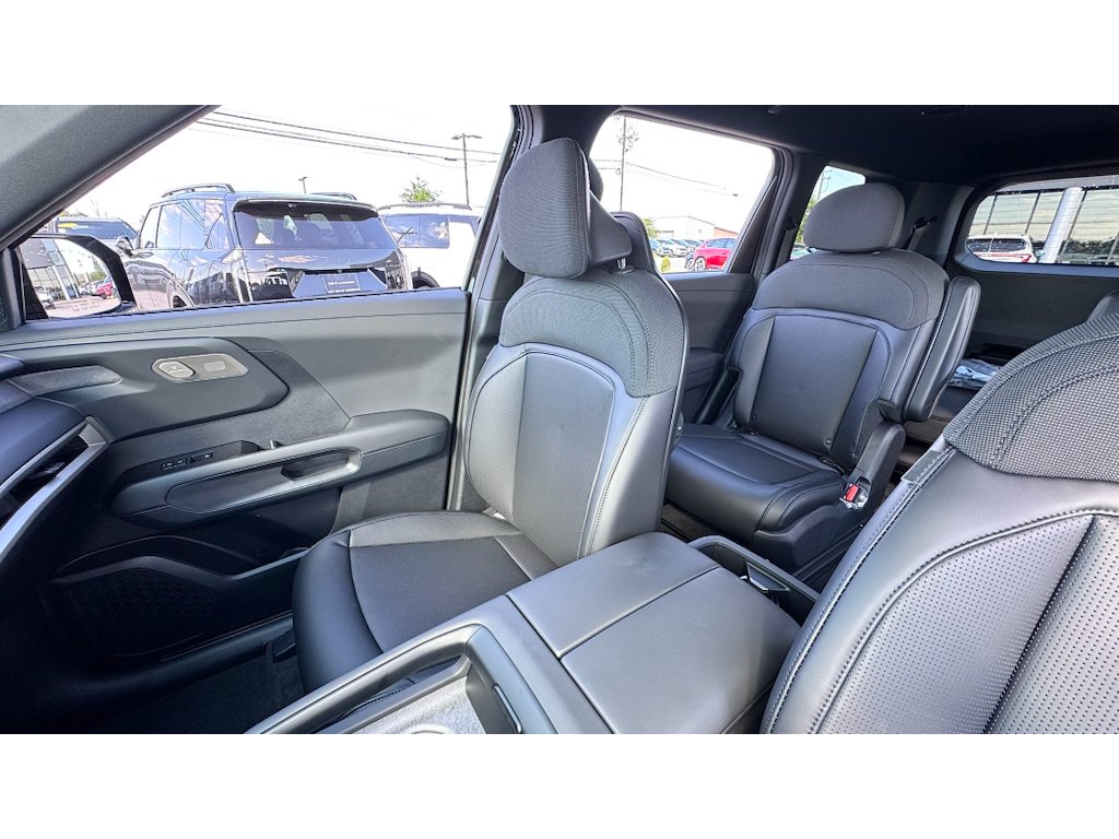 New 2027 Ebony Black Kia S image 8