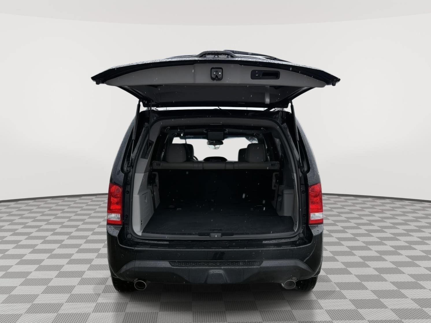 Used 2012 Crystal Black Pearl Honda Touring image 23