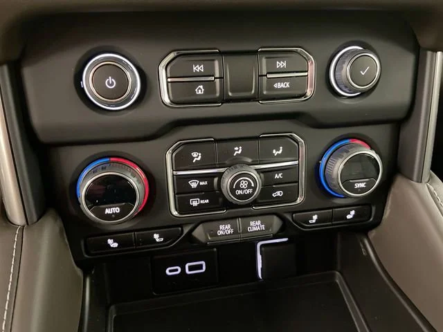 2023 Chevrolet Suburban Z71 - Photo 18