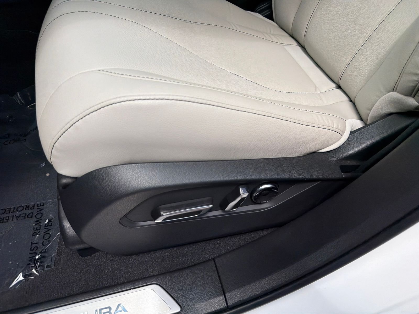 Certified Used 2025 Platinum White Acura Base image 32