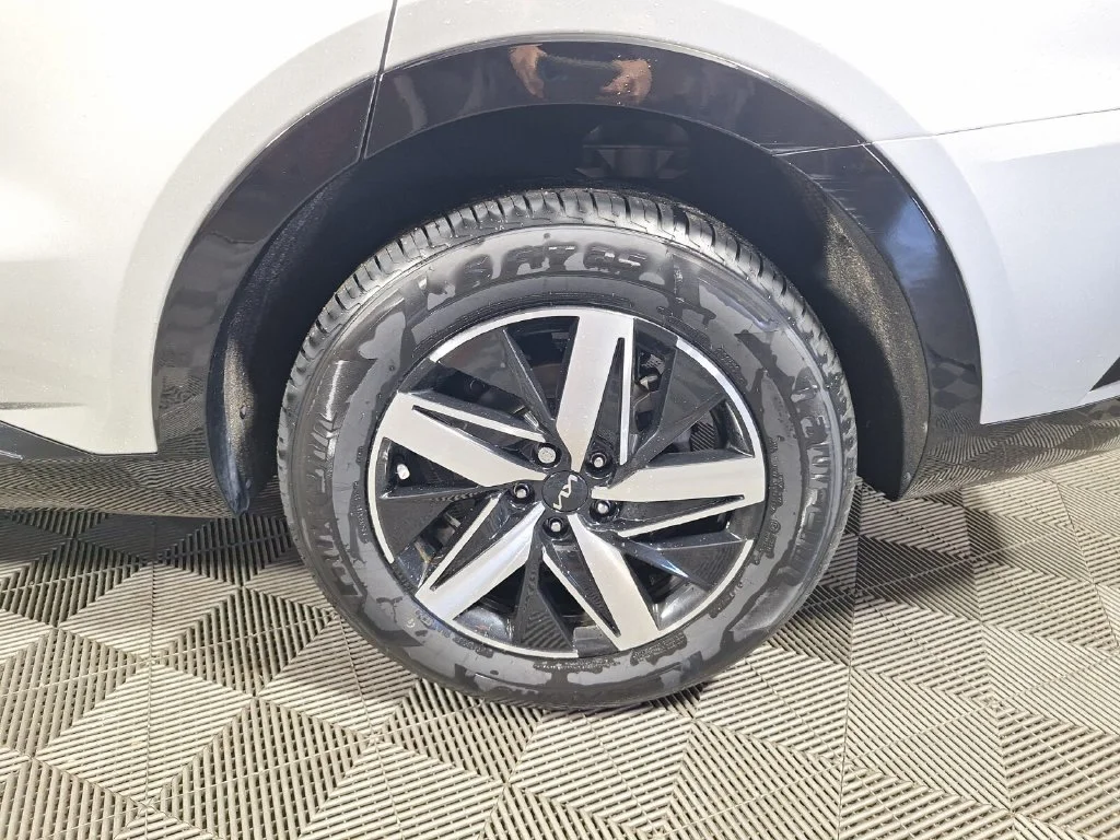 Used 2022 Sparkling Silver Kia S image 25