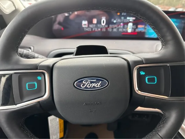 New 2026 Star White Metallic Tri-Coat Ford MAX Platinum® image 25