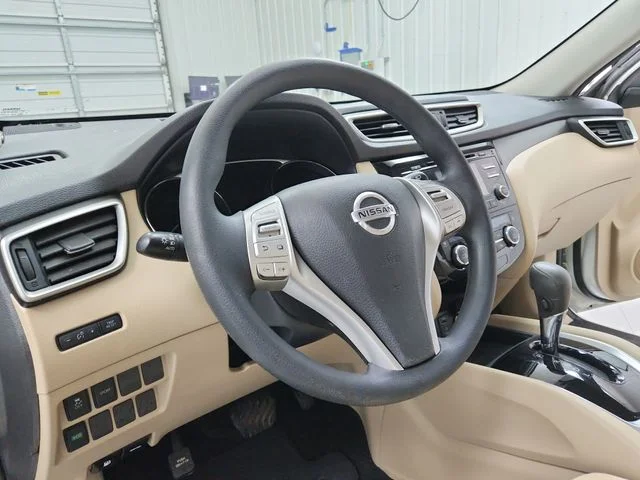 Used 2016 White Nissan SV image 18