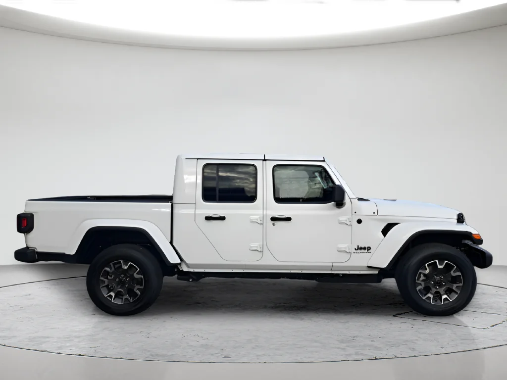 New 2026 White Jeep Sahara image 4