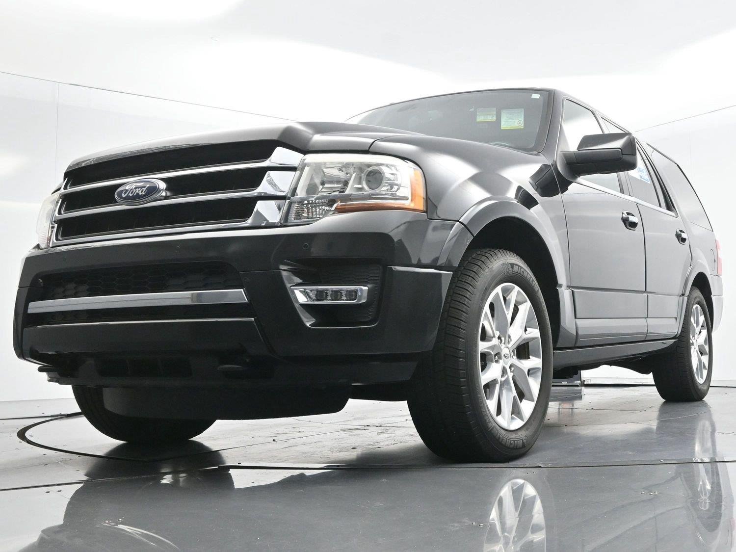 Used 2015 Tuxedo Black Metallic Ford Limited image 55