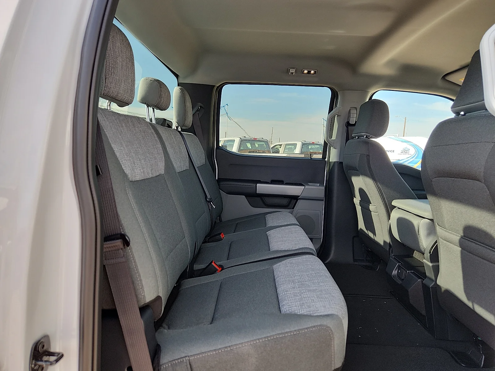 New 2027 Oxford White Ford XLT image 19