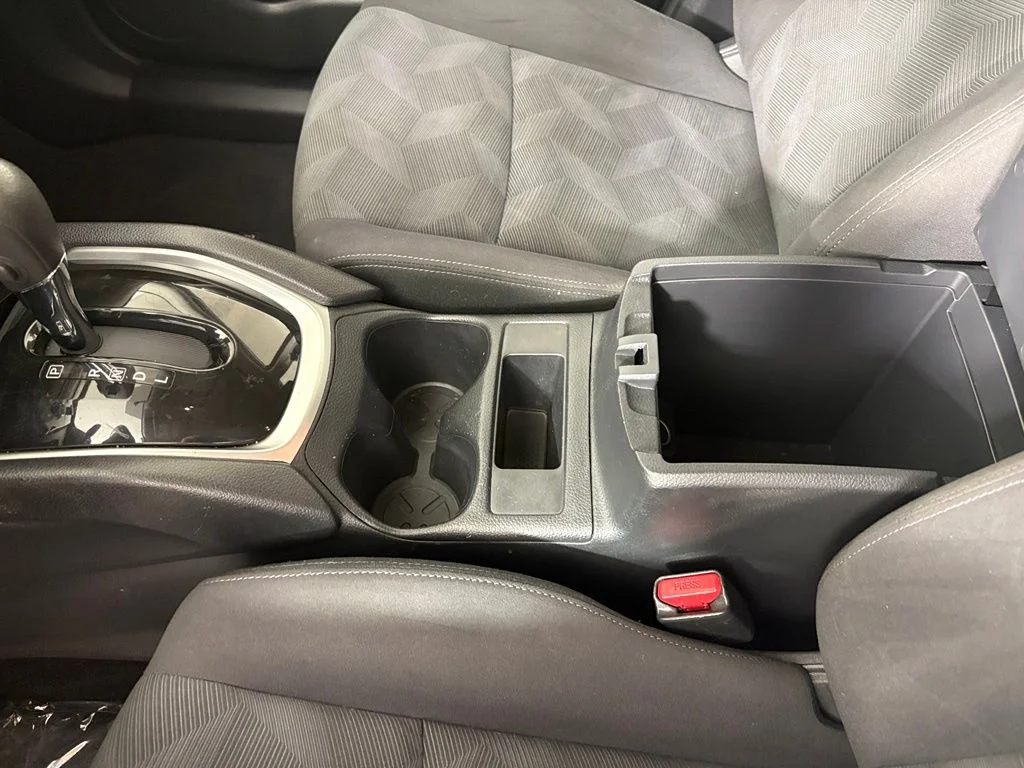 Used 2016 Red Nissan S image 29
