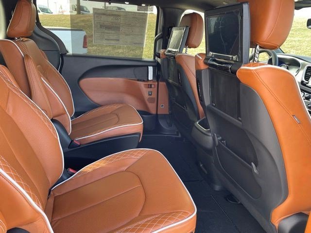 New 2026 Bright White Clearcoat Chrysler Pinnacle image 11