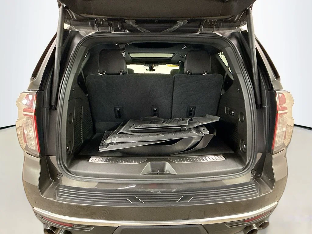 Used 2021 Gray Chevrolet High Country image 28