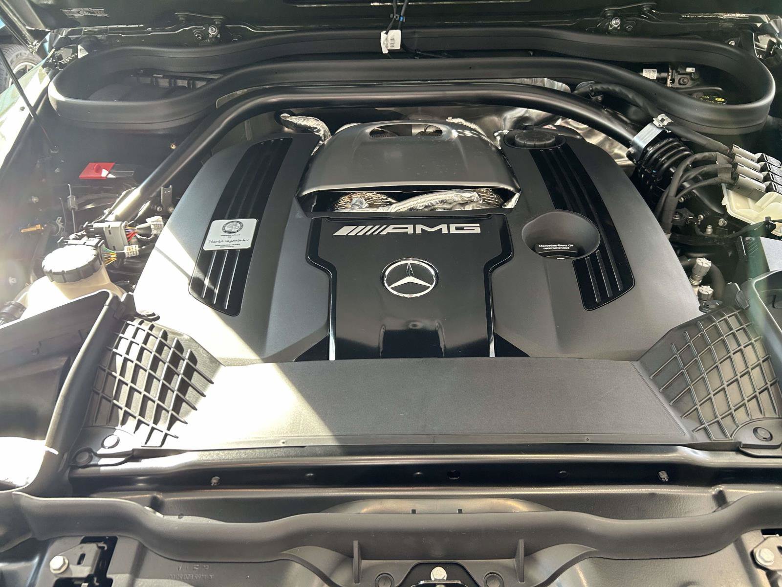 New 2027 MANUFAKTUR customer request glossy paint finish Mercedes-Benz AMG® G 63 SUV image 44