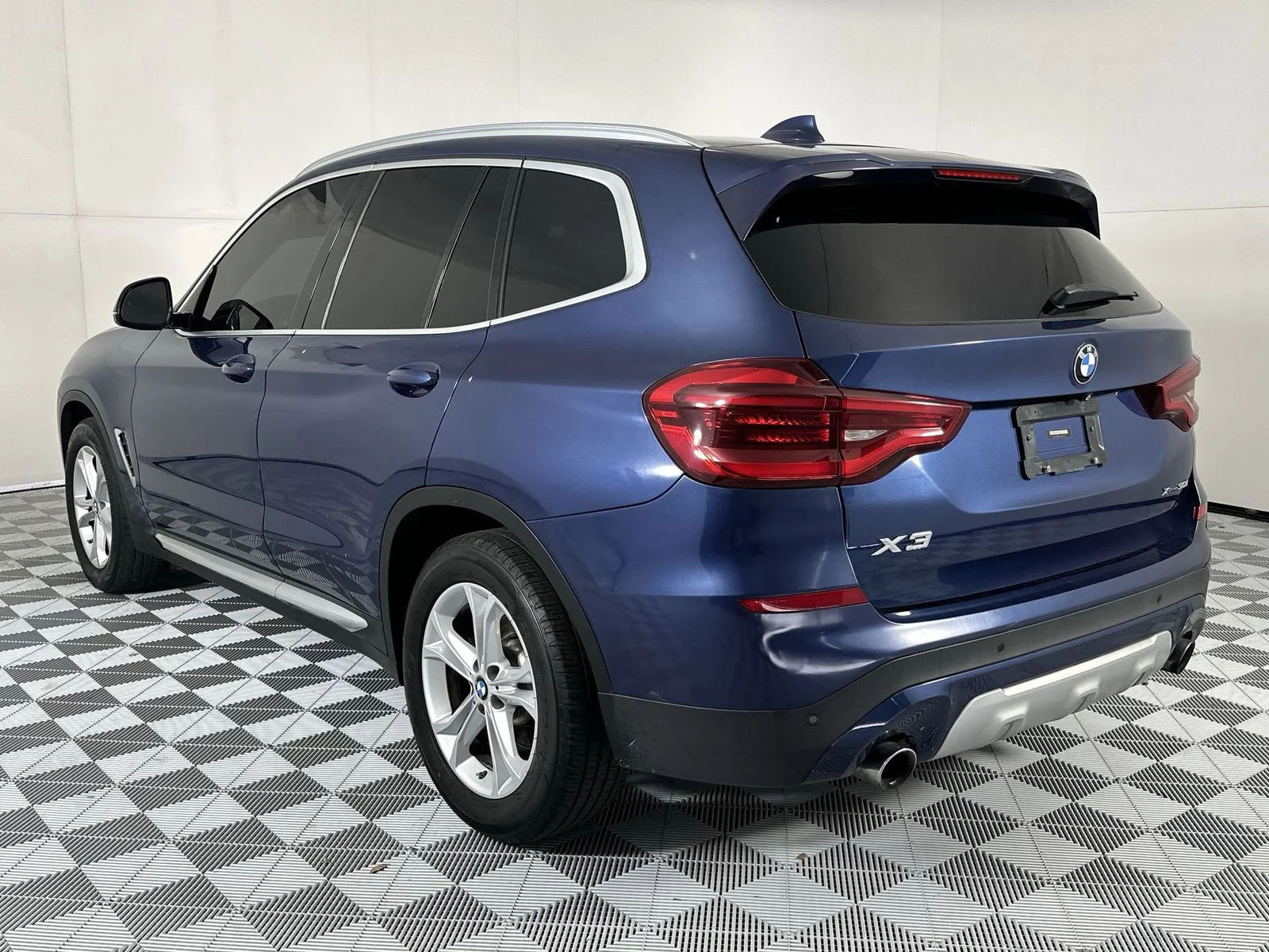 Used 2019 Blue BMW xDrive30i image 6