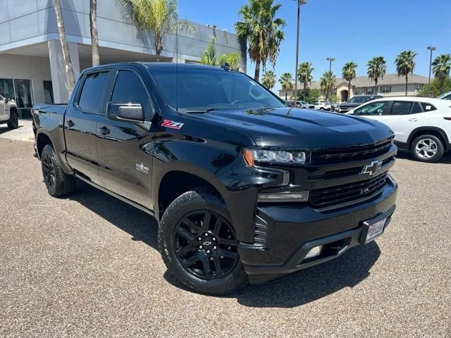 Used 2022 BLACK Chevrolet RST image 1