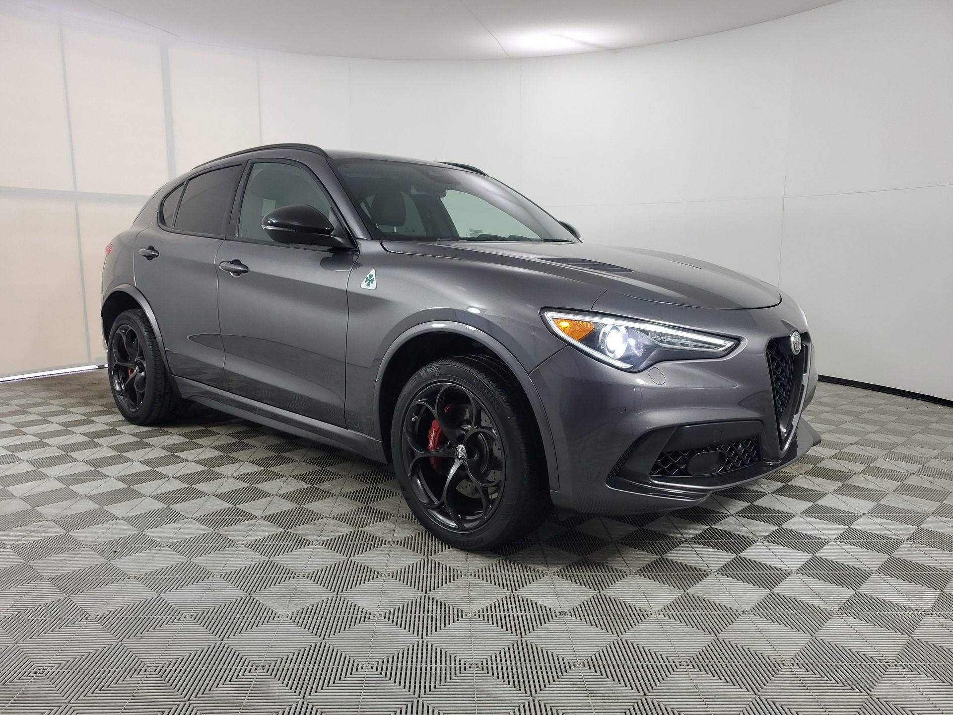 2022 Alfa Romeo Stelvio Quadrifoglio