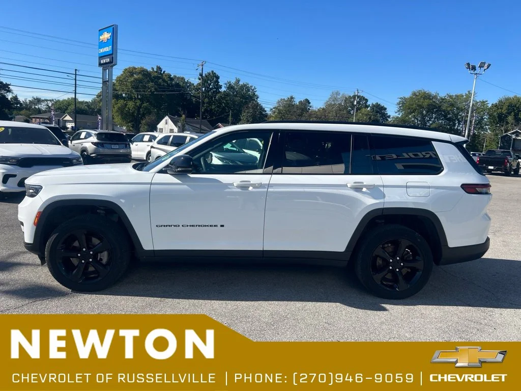 Used 2024 Bright White Clearcoat Jeep Altitude image 13
