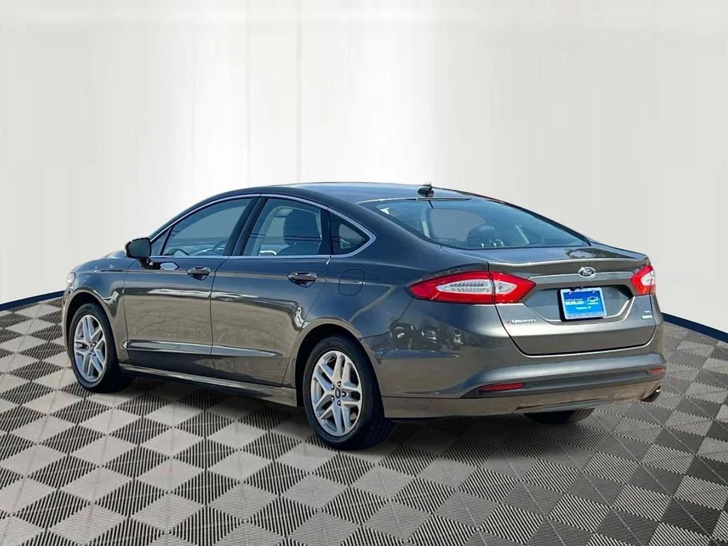 Used 2016 Gray Ford SE image 4