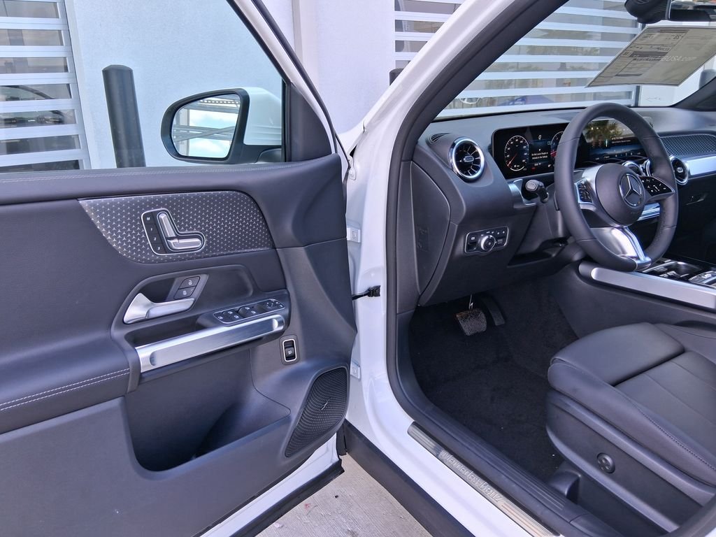 New 2026 Polar White Mercedes-Benz GLB 250 image 18