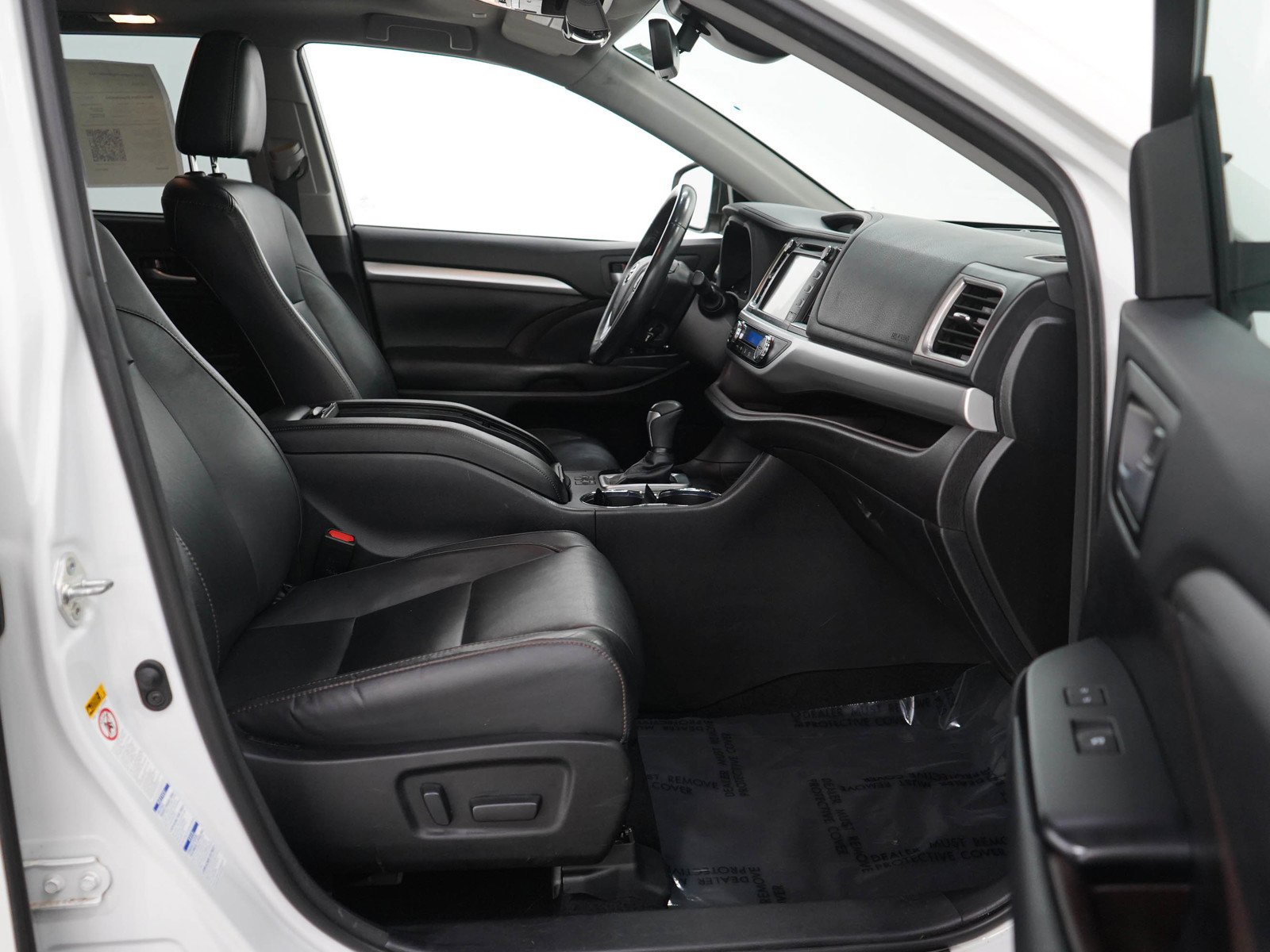 Used 2018 Blizzard Pearl Toyota Xle image 12