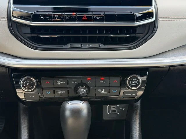Used 2025 White Jeep Limited image 16