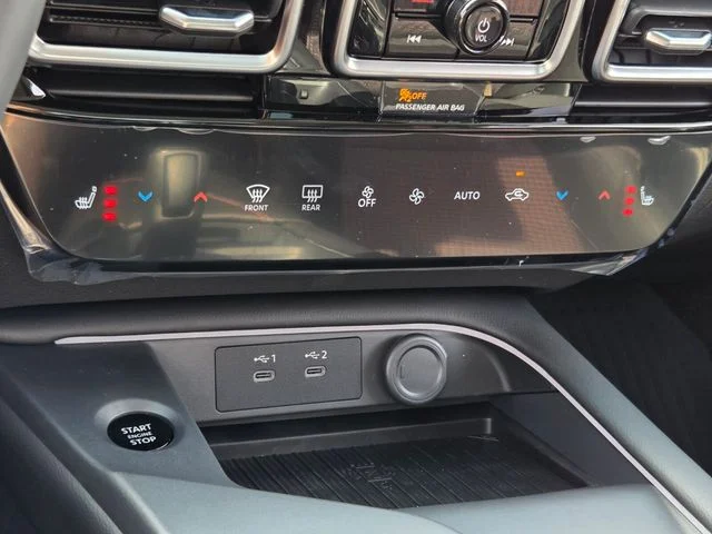 New 2026 Atlantic Gray Metallic / Super Black Two-tone Nissan SR image 17