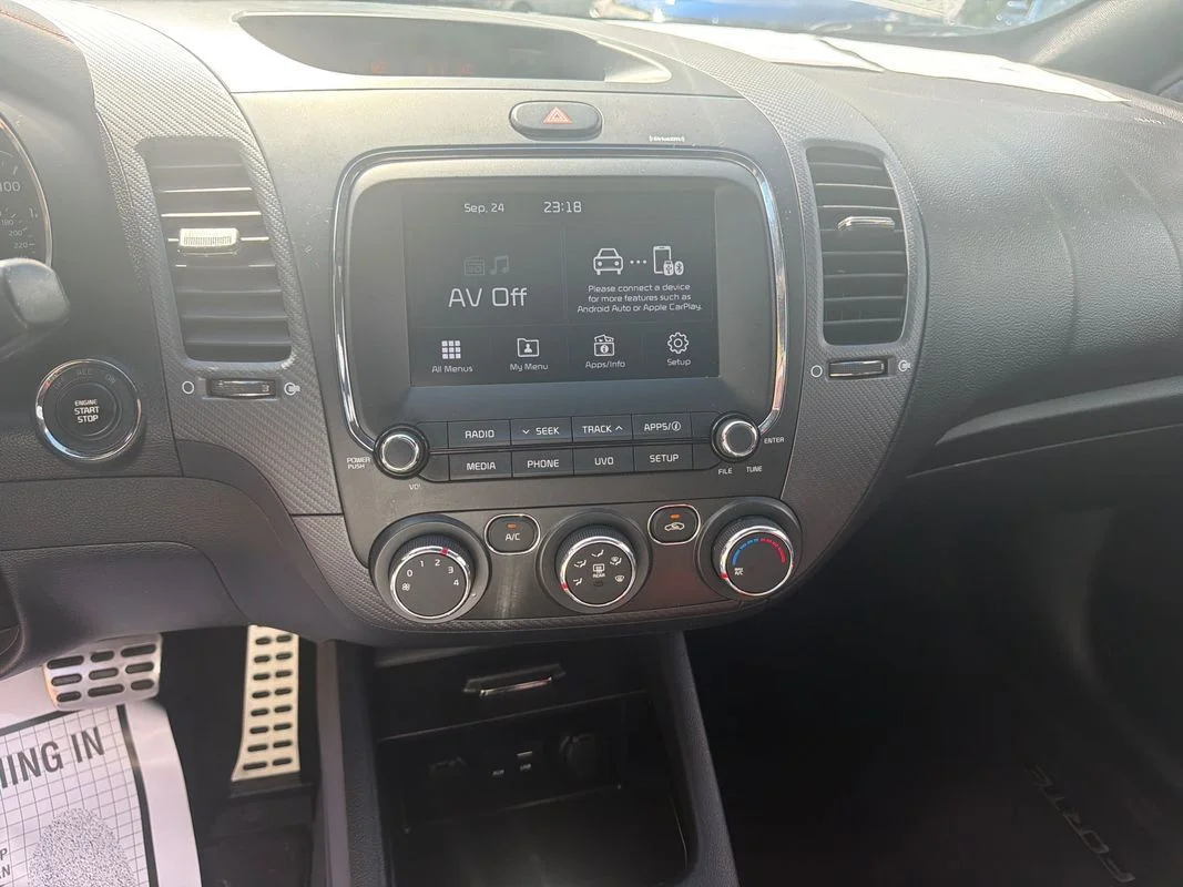 Used 2018 White Kia SX image 16