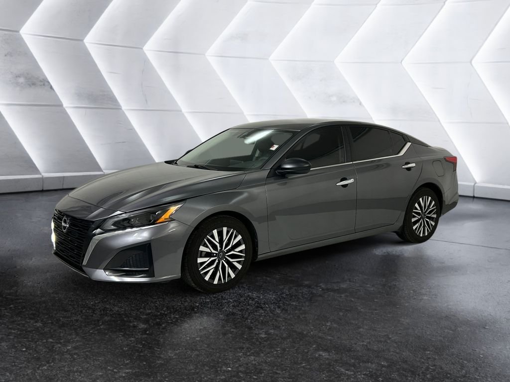 Used 2024 Gray Nissan 2.5 SV image 3