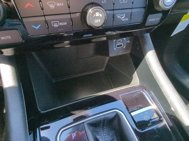 New 2026 Black Jeep Latitude image 18