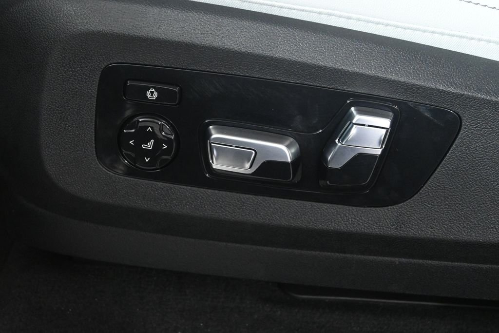New 2026 Black Sapphire Metallic BMW xDrive50e image 25