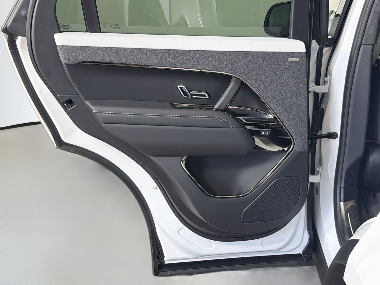 New 2027 Ostuni Pearl White Land Rover Battersea Edition image 26