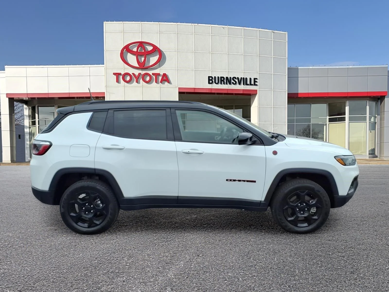 Used 2024 Jeep Compass Trailhawk with VIN 3C4NJDDN0RT596520 for sale in Burnsville, Minnesota