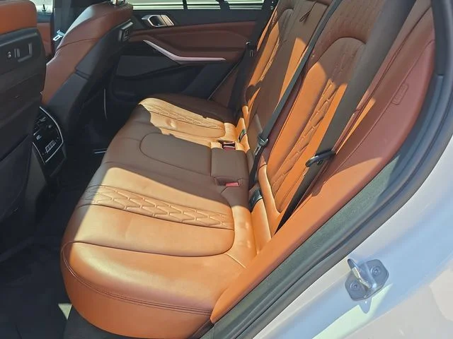 Used 2023 White BMW M50i image 24