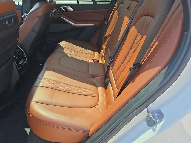 Used 2023 White BMW M50i image 24