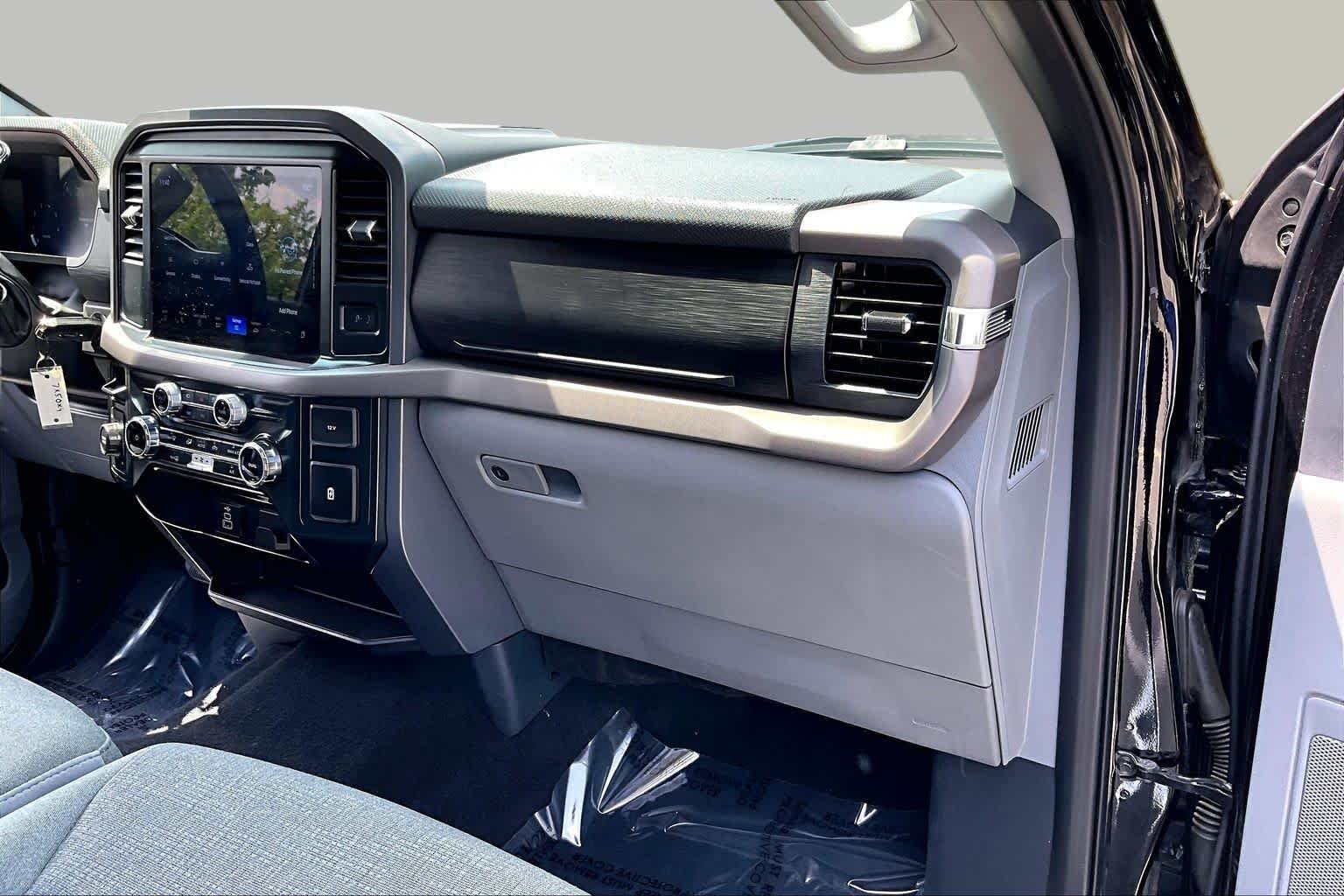 Used 2025 Agate Black Metallic Ford XLT image 18