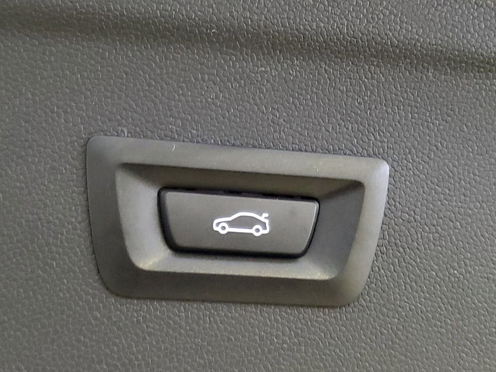 2026 BMW iX 60 - Photo 8