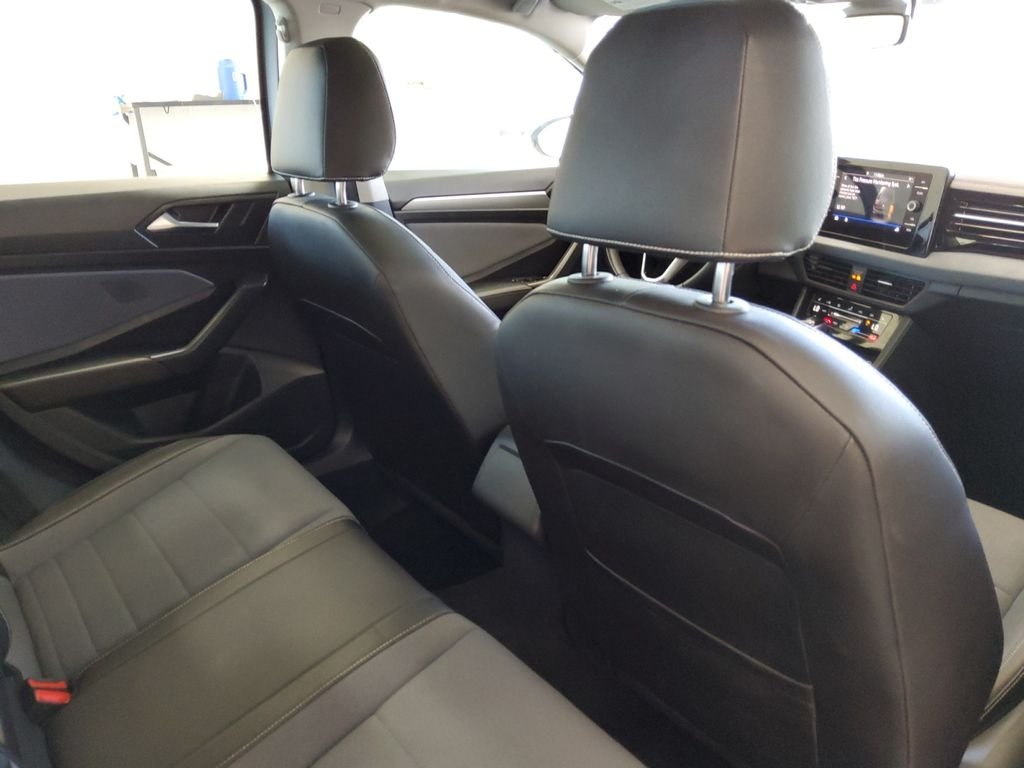 Used 2025  Volkswagen 1.5T SE image 17