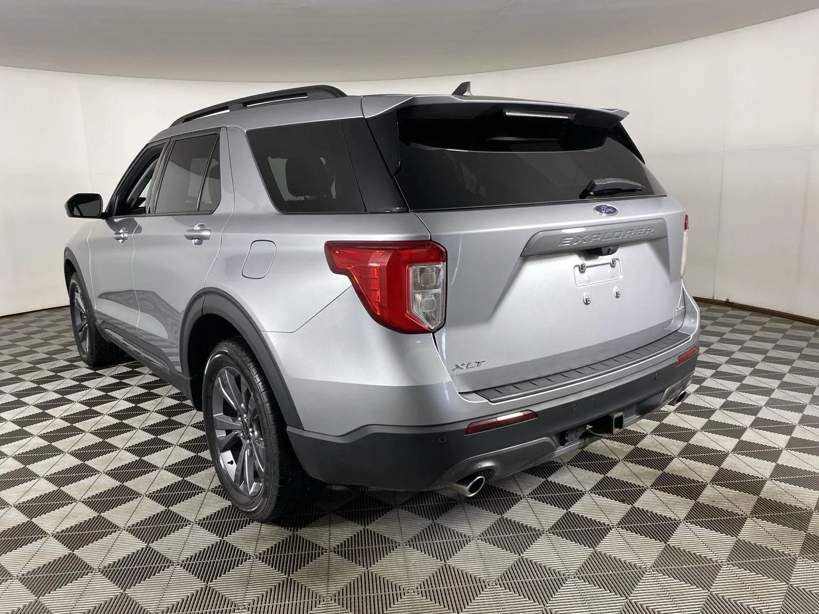 Used 2023 Iconic Silver Ford XLT image 8