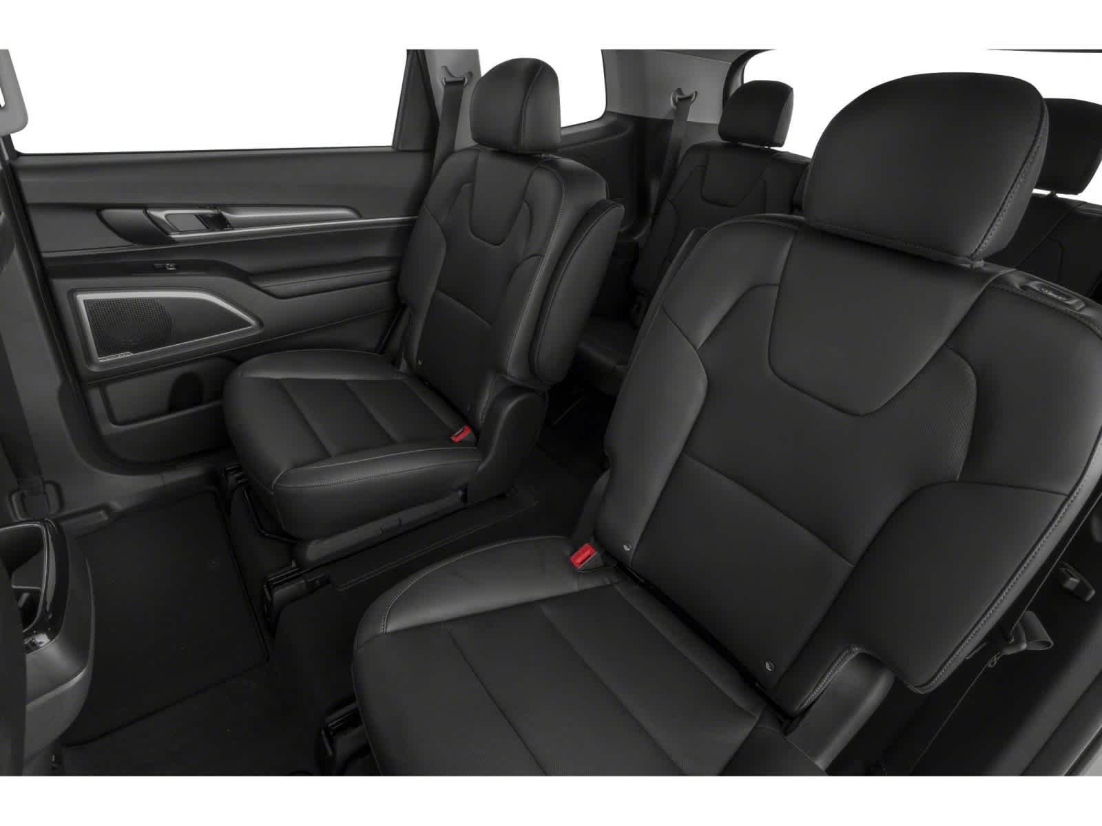 Used 2022 Dark Moss Kia S image 8