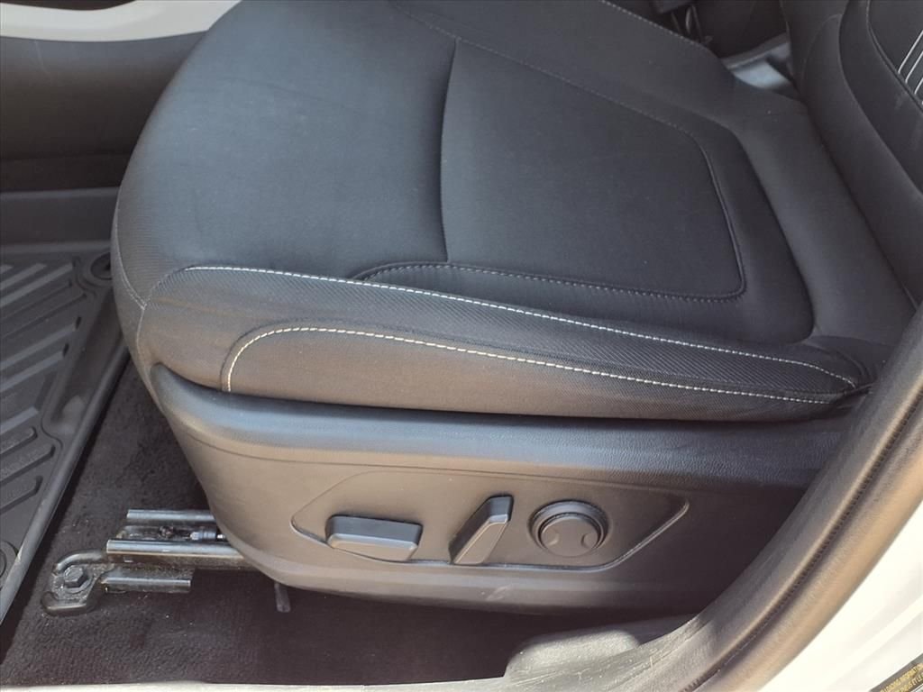 Used 2024 White Hyundai SEL image 17