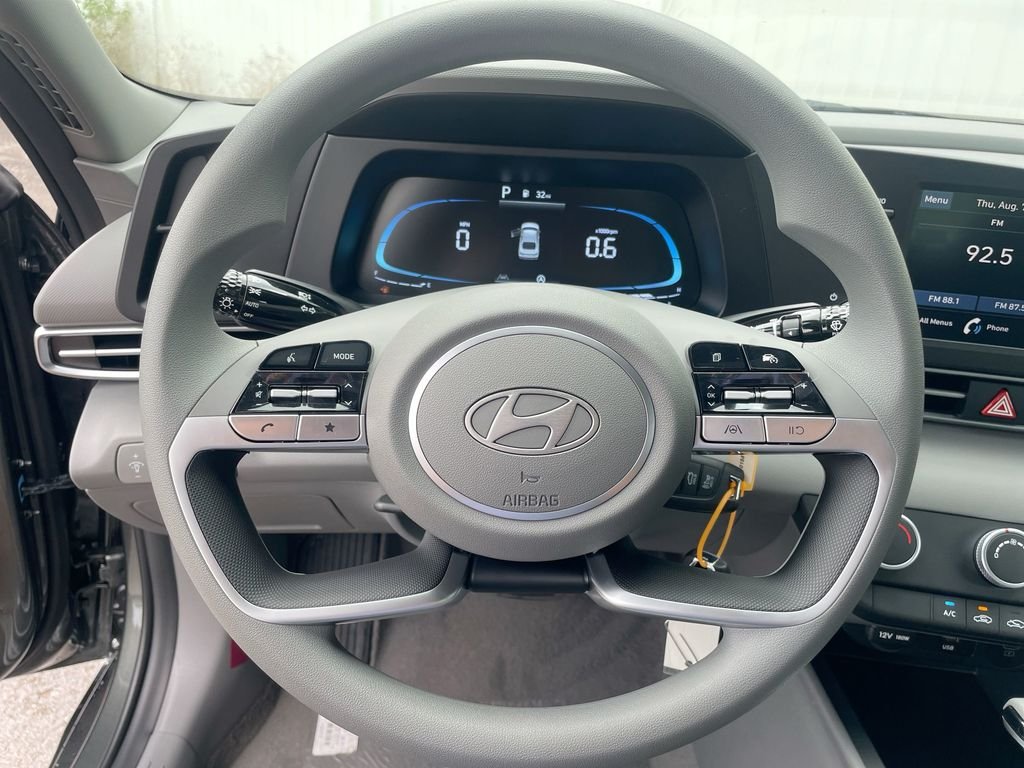 2025 Hyundai Elantra SE - Photo 41