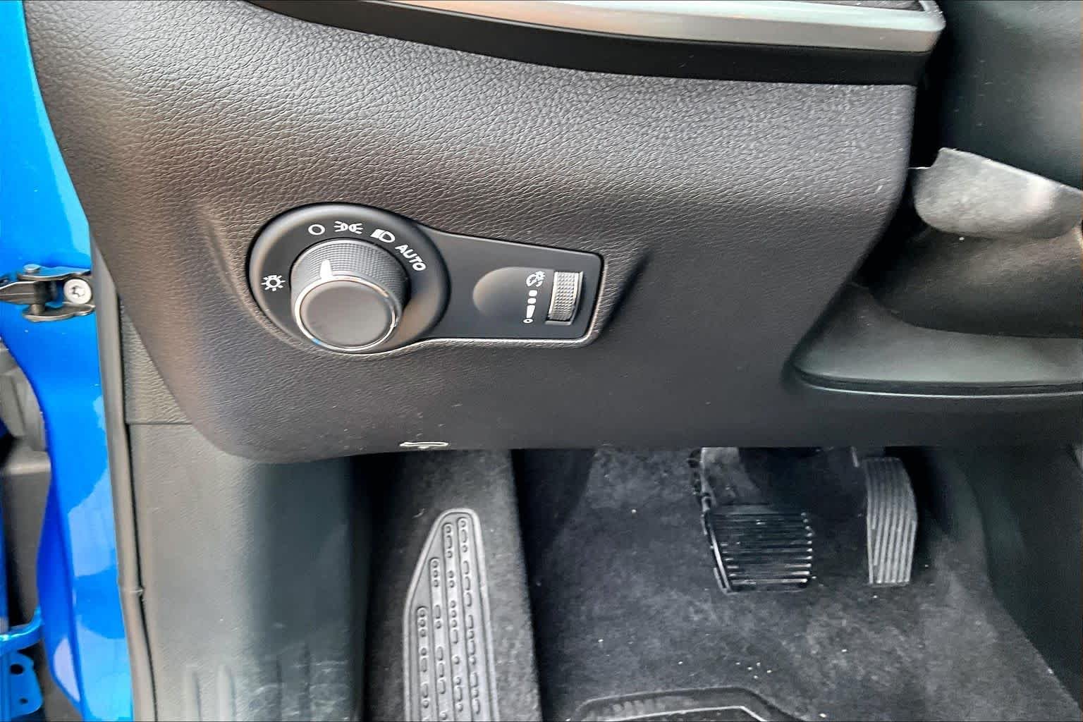 Used 2025 Hydro Blue Pearlcoat Jeep Sport image 34