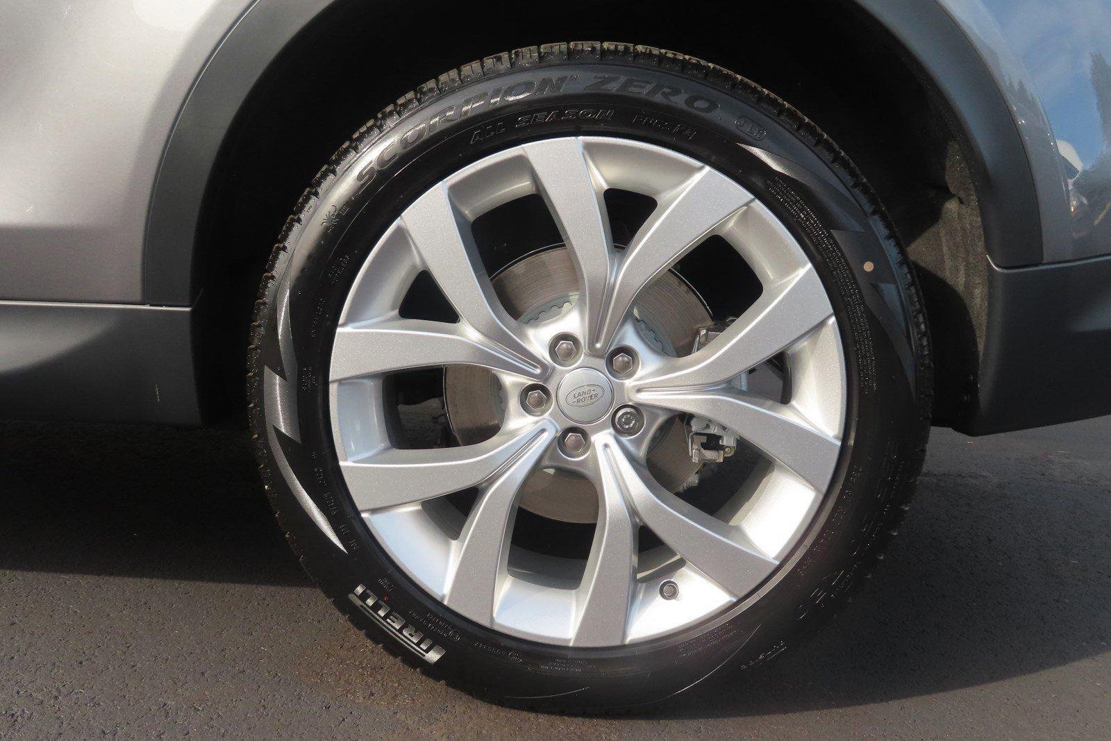 Used 2023 Eiger Grey Metallic Land Rover SE image 10