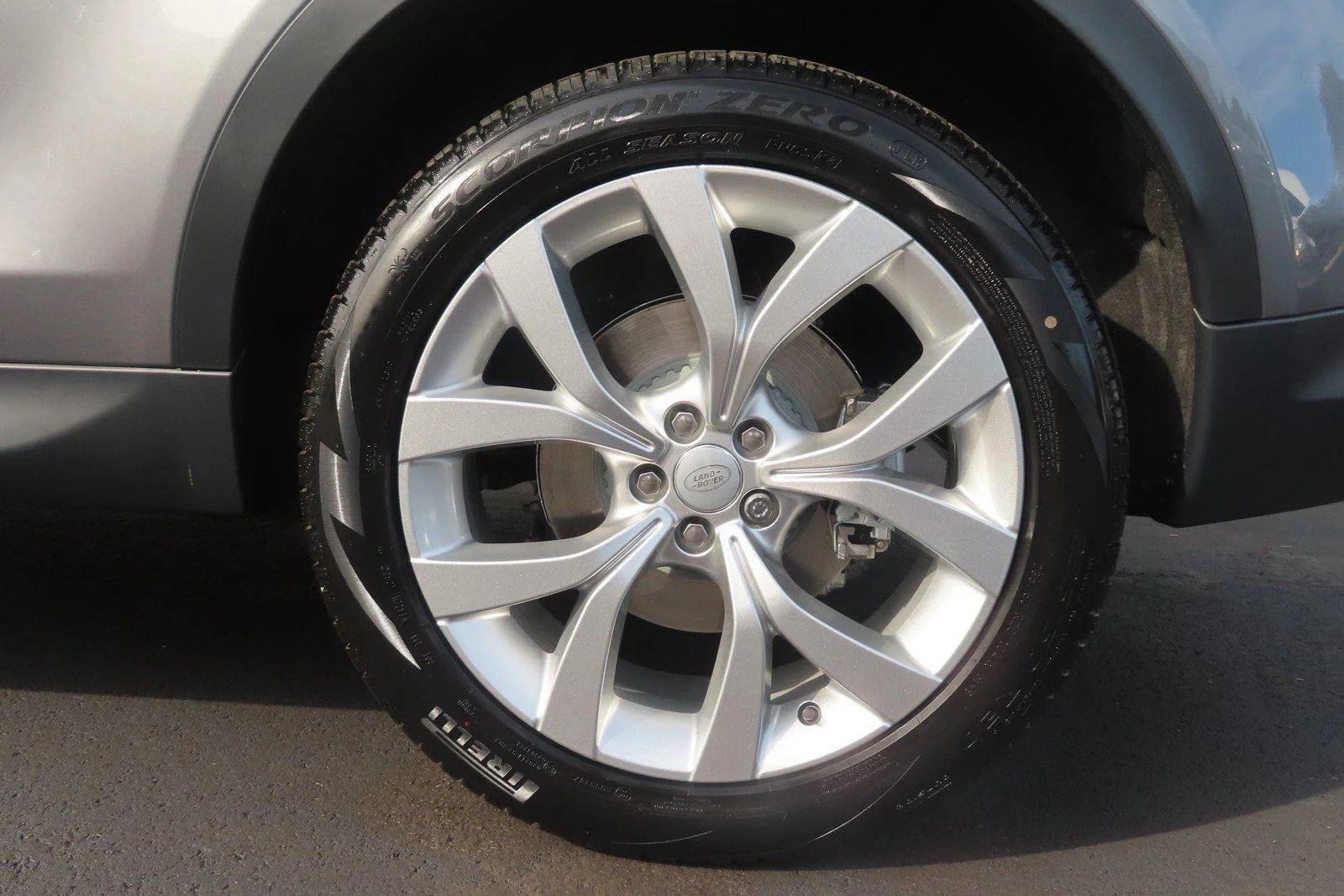 Used 2023 Eiger Grey Metallic Land Rover SE image 10