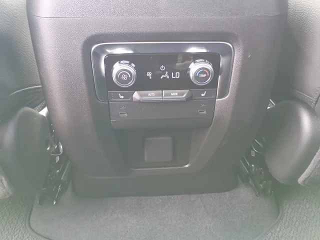 2026 GMC Yukon Denali - Photo 25