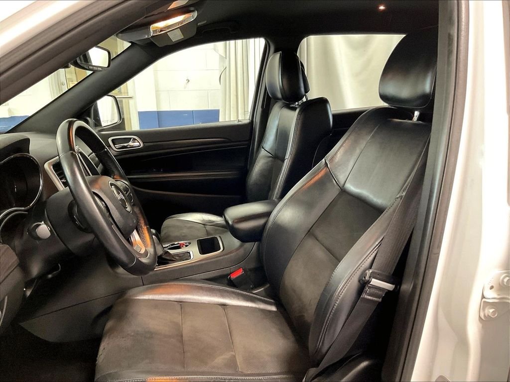 Used 2018 White Jeep Altitude image 10